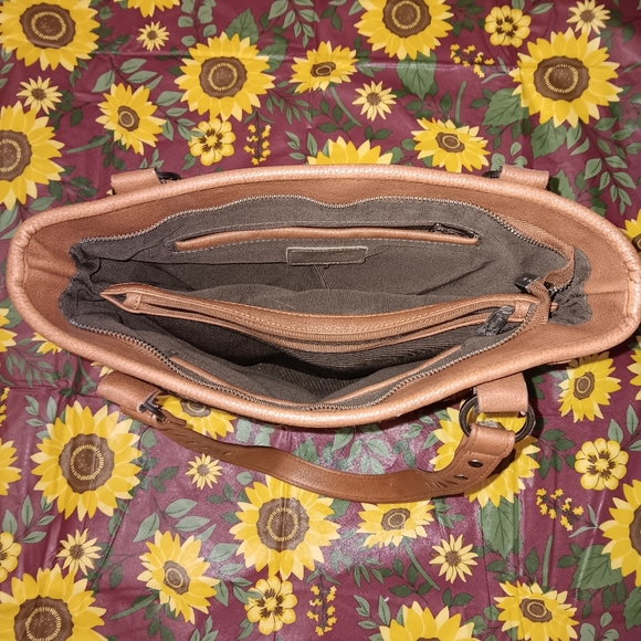 *Trinity Ranch genuine leather Concealed Carry Bag!* - Picture 2 of 8